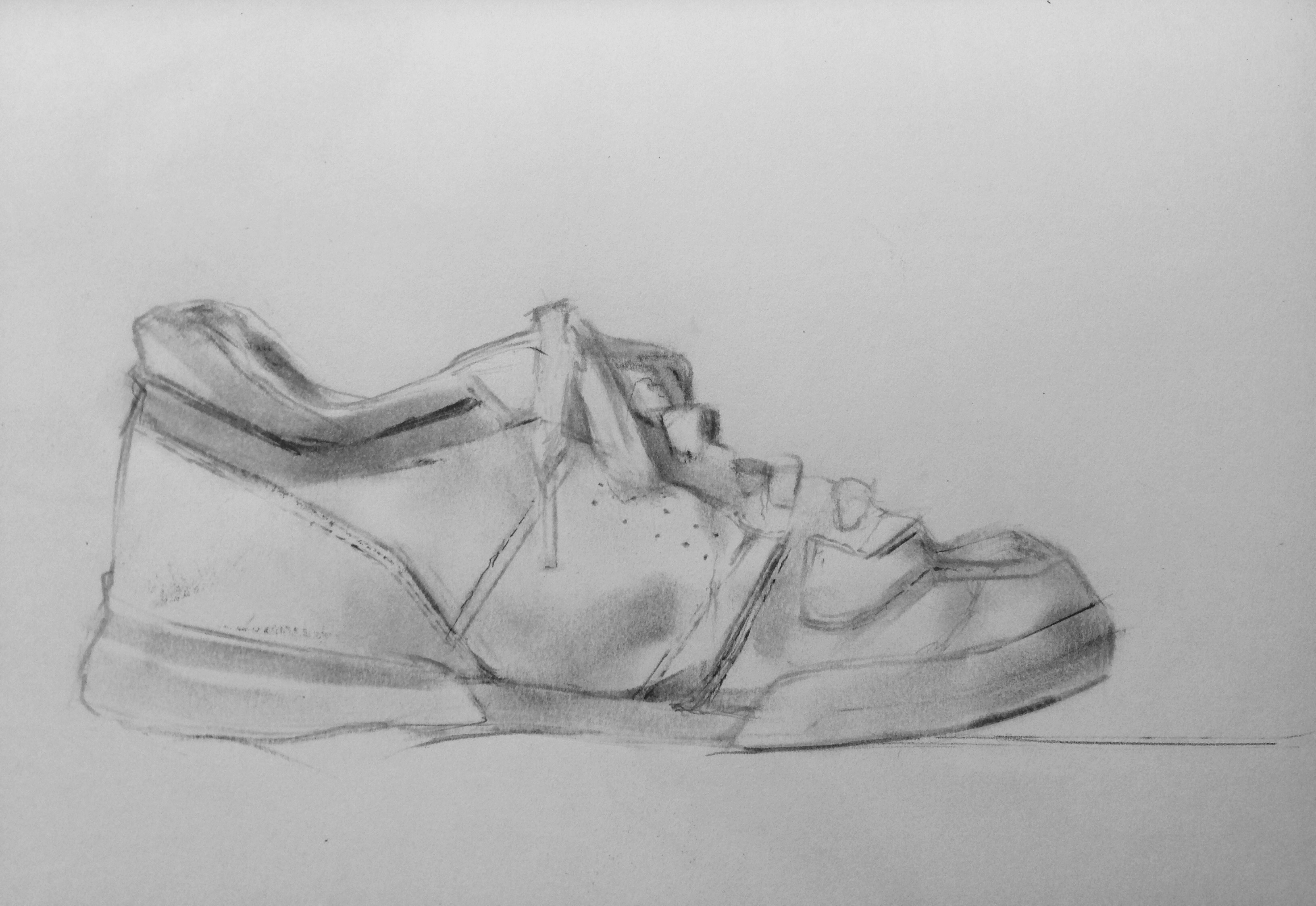 Zapatilla.Grafito/papel. Dibujo de Pilar Fanjul